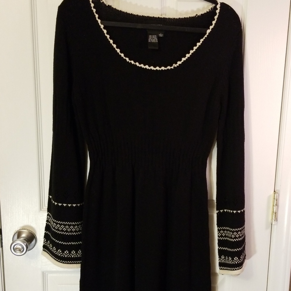 Adrianna Papell 'crocheted' sleeve & hem dress.